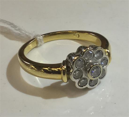 Gold and diamond cluster ring